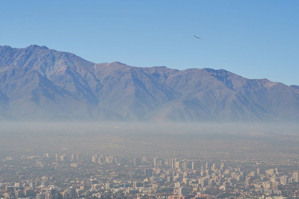 Летящий над городом