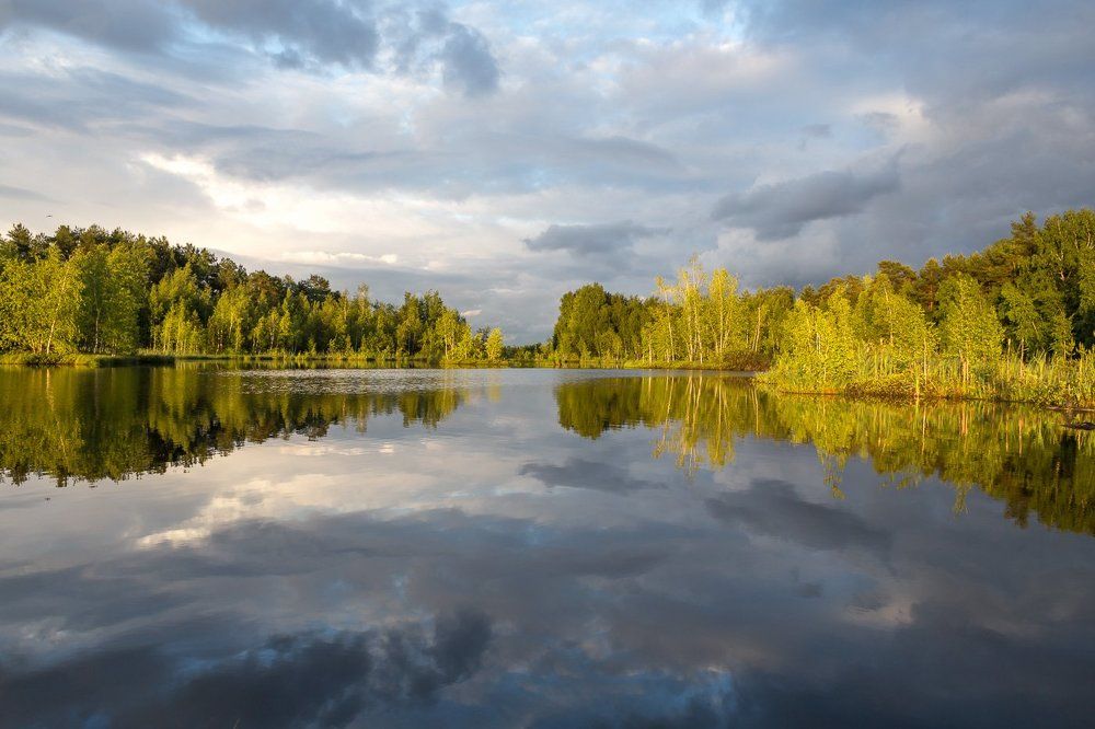 Закат над озером