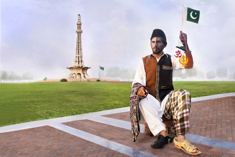 Is parcham kay saye talay hum aik hain