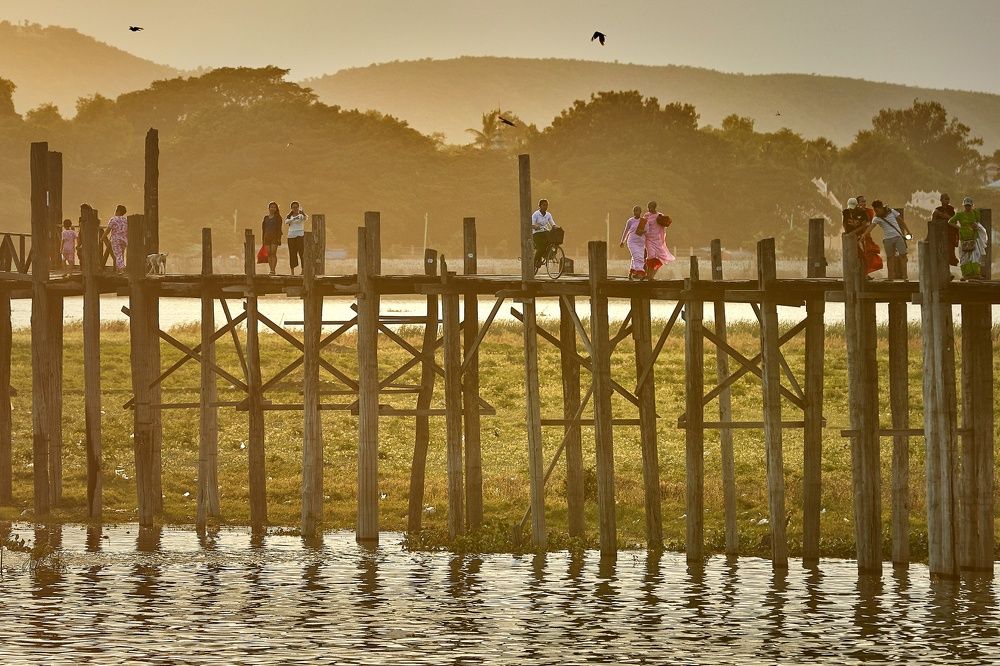 Walking on U Pain (Old Bridge)