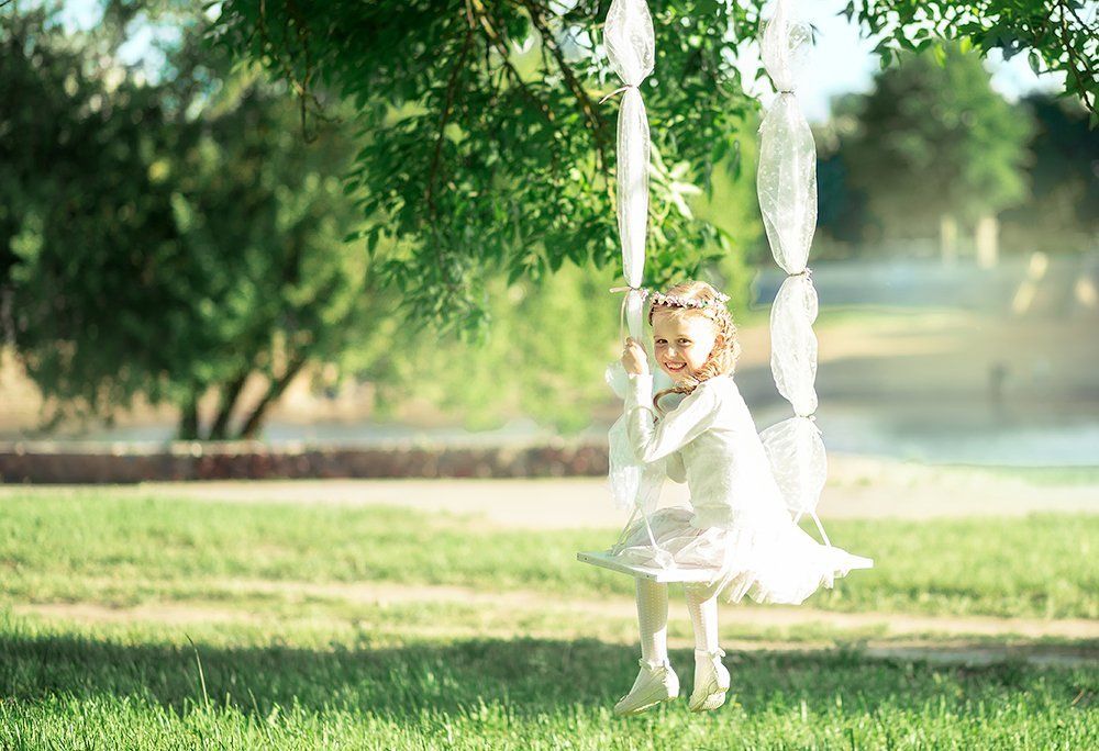 "На качелях "