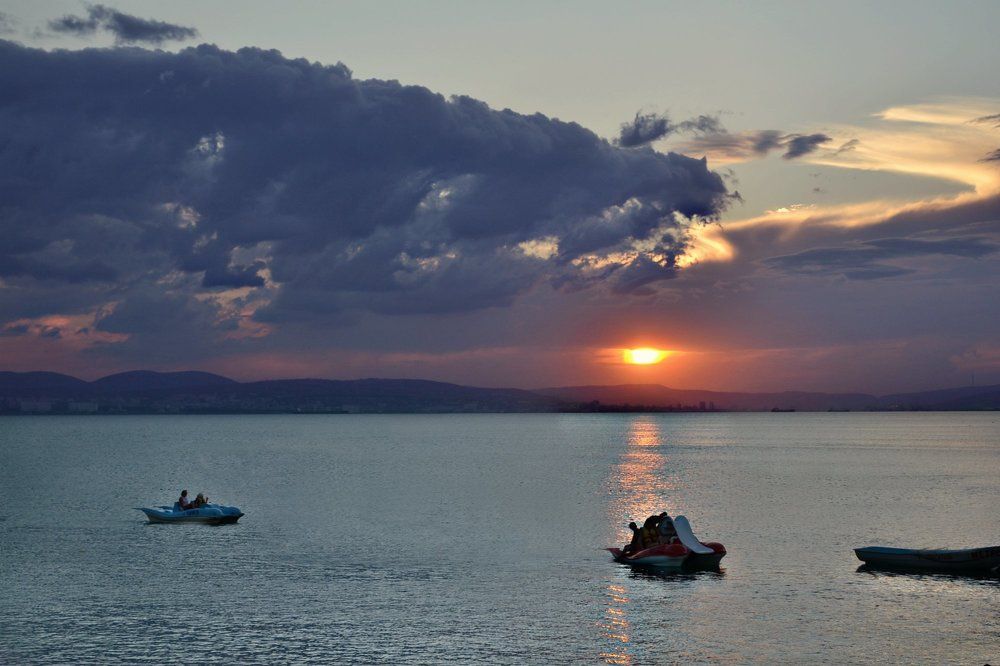 Вечернее катание по морю..