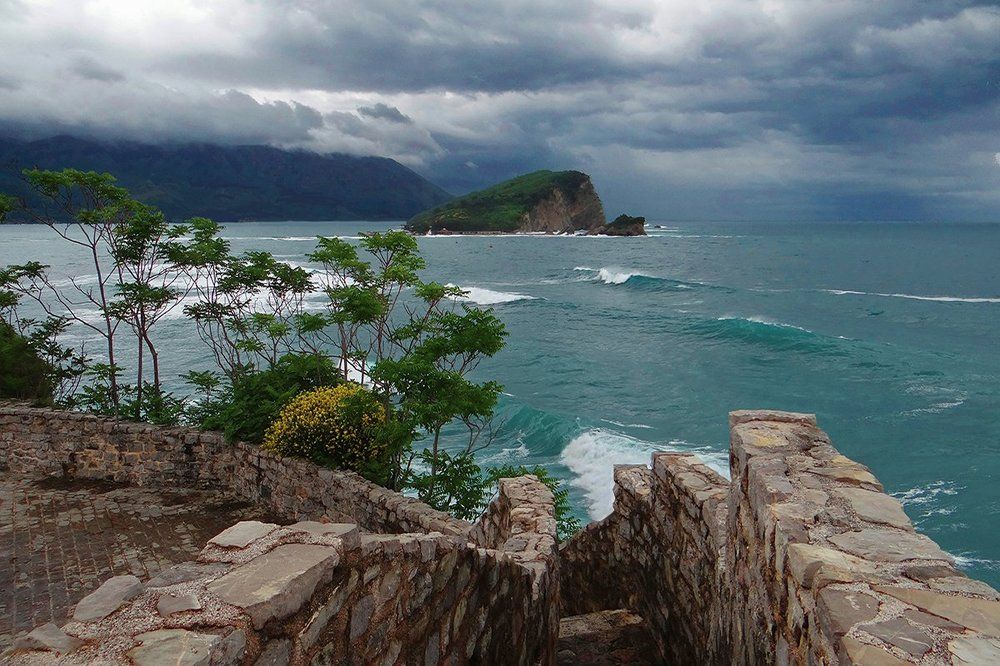 Здесь восполнялись Красотой Шекспир, и Байрон, и Высоцкий!
