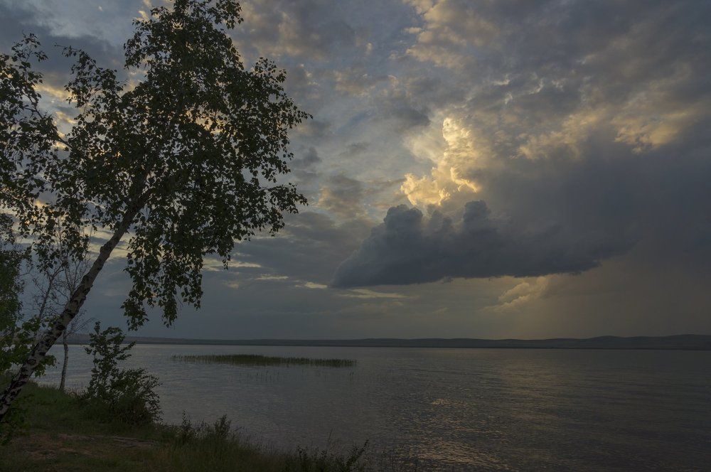 Закат на озере