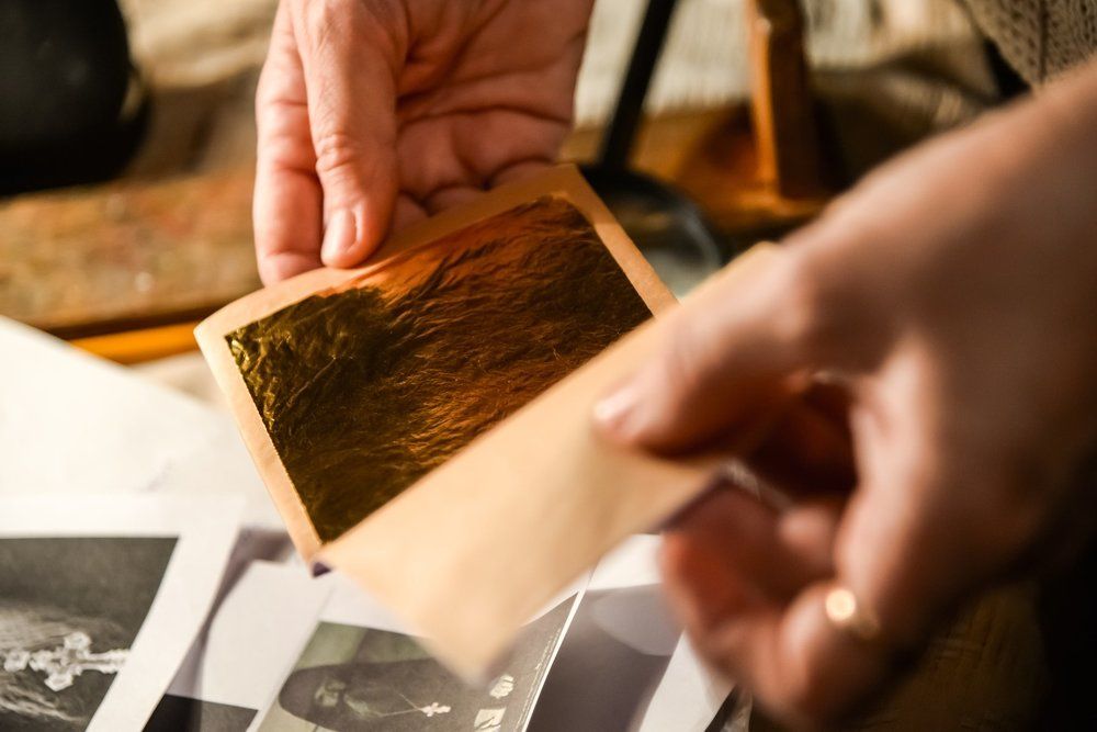 В иконописной мастерской