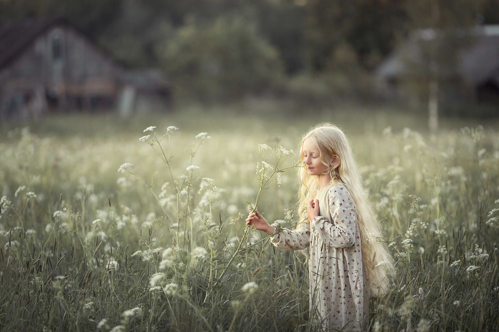 За околицей...