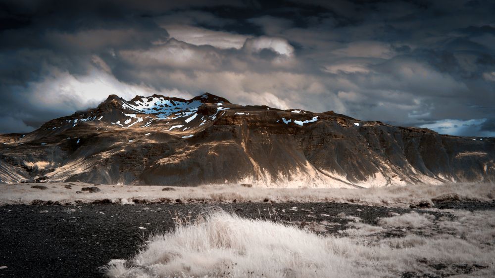 InfraRed ... mysterious light of Iceland.