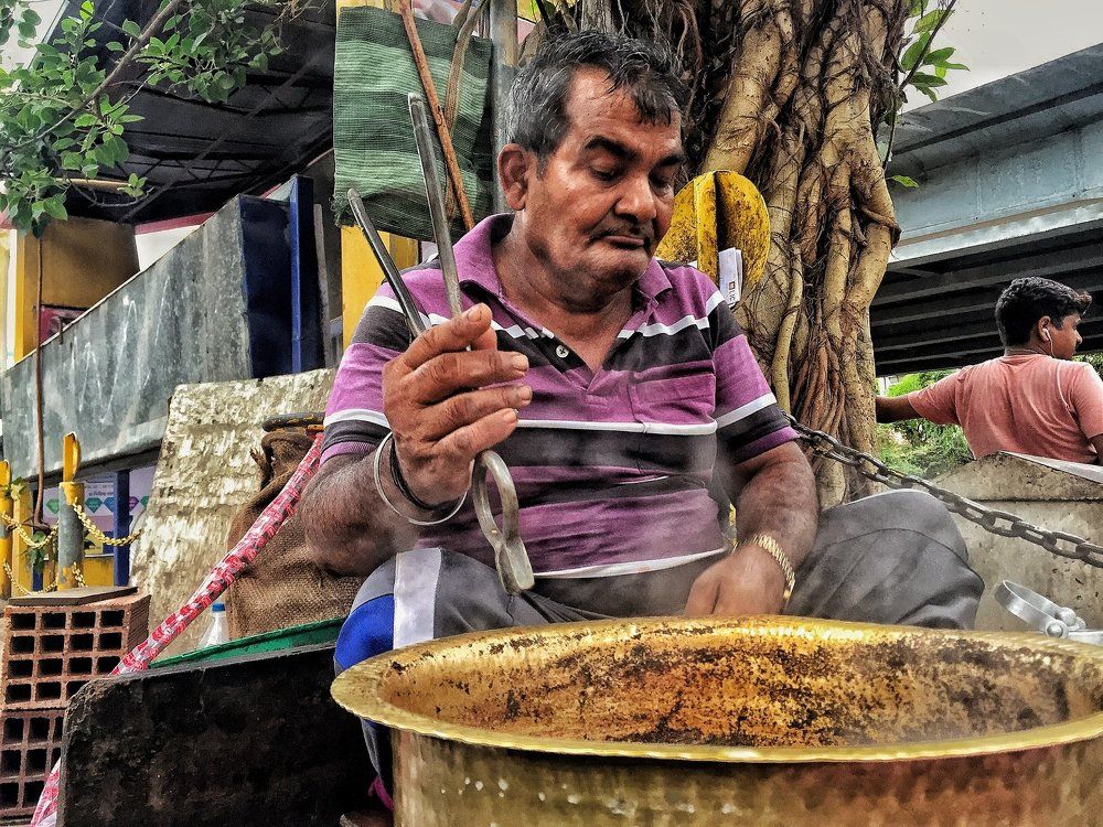 Indian Street Tea Maker
