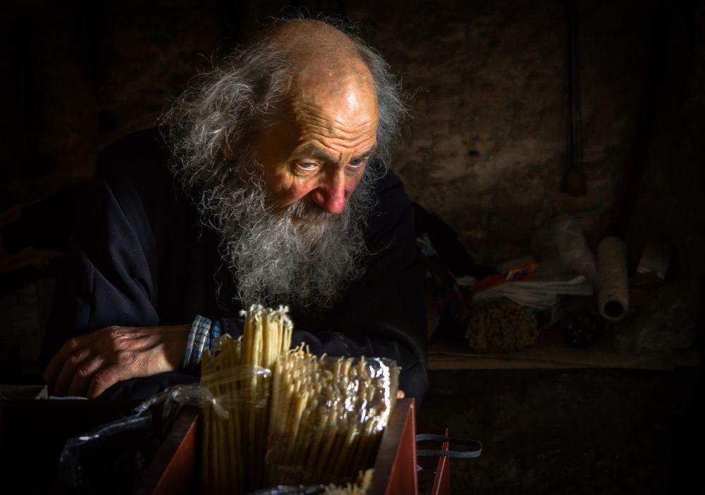 Монах отшельник - будни...