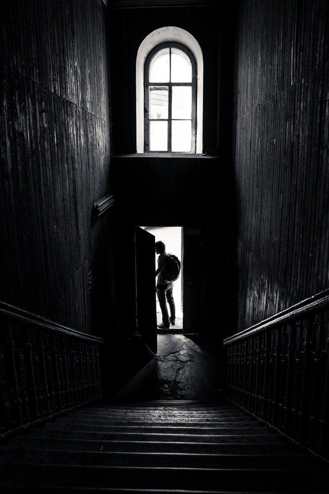 Во мраке заброшенного дома