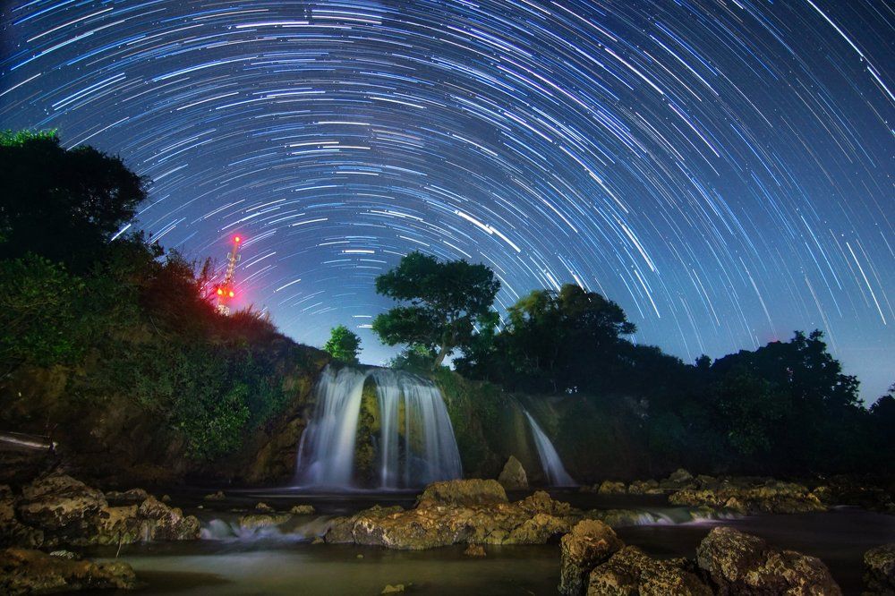 startrails toroan waterfall