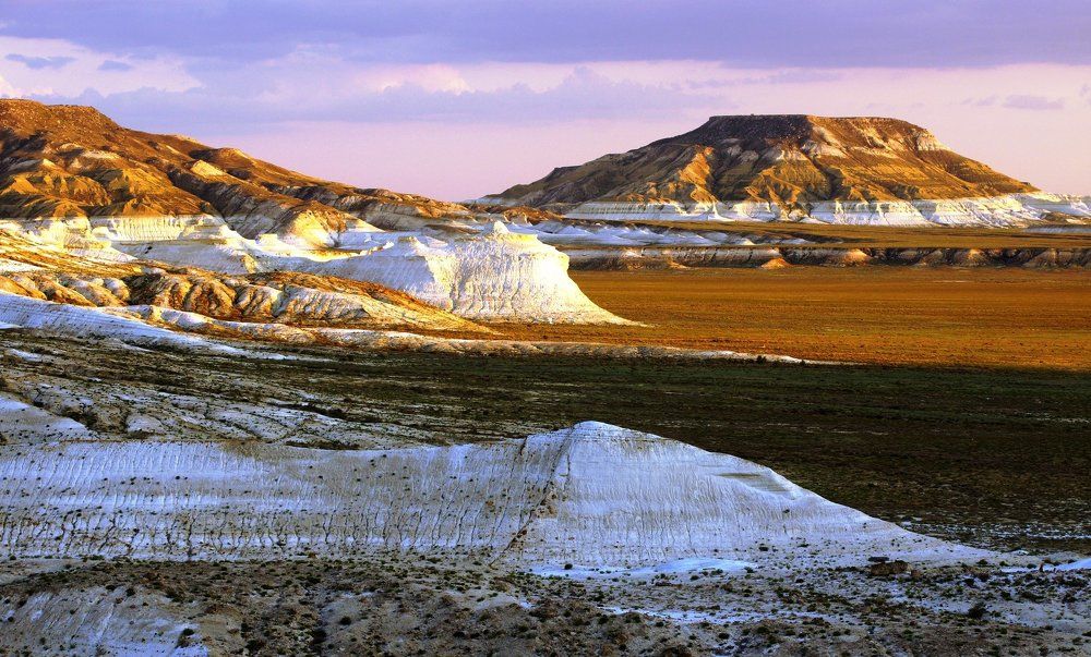 "Марсианский" пейзаж плато Устюрт