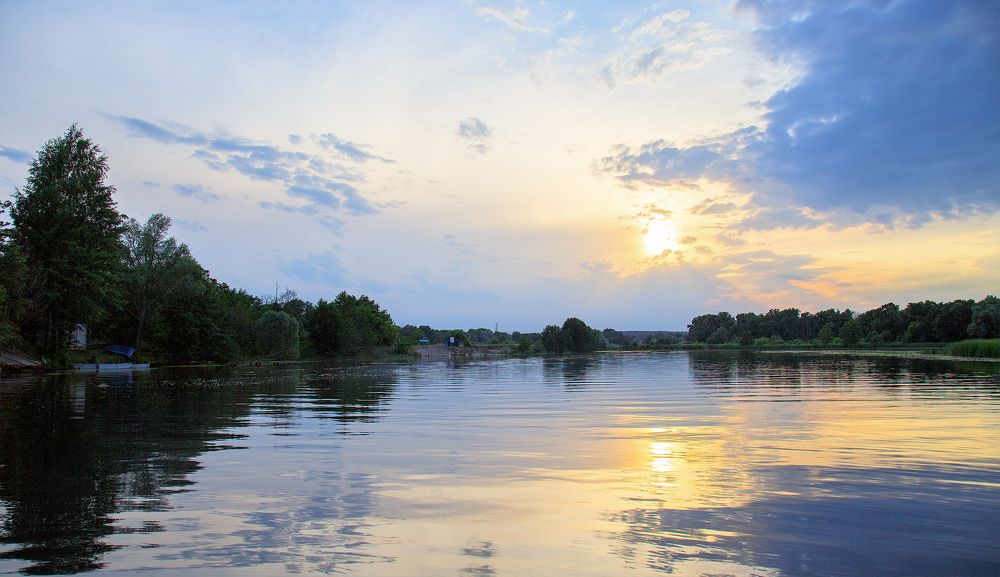 Закат над рекой