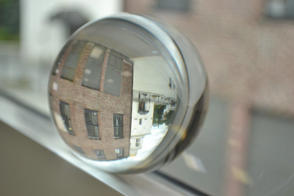 Шар перевернувший улицу