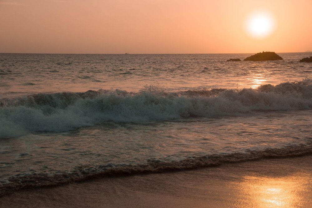 розовый закат и теплый вечер
