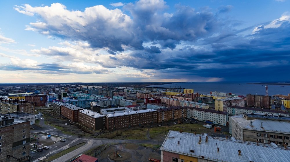Город перед грозой...