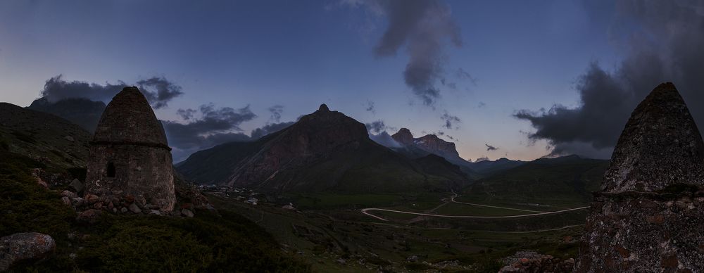 Вид с города метрвых в долине реки Чегем.