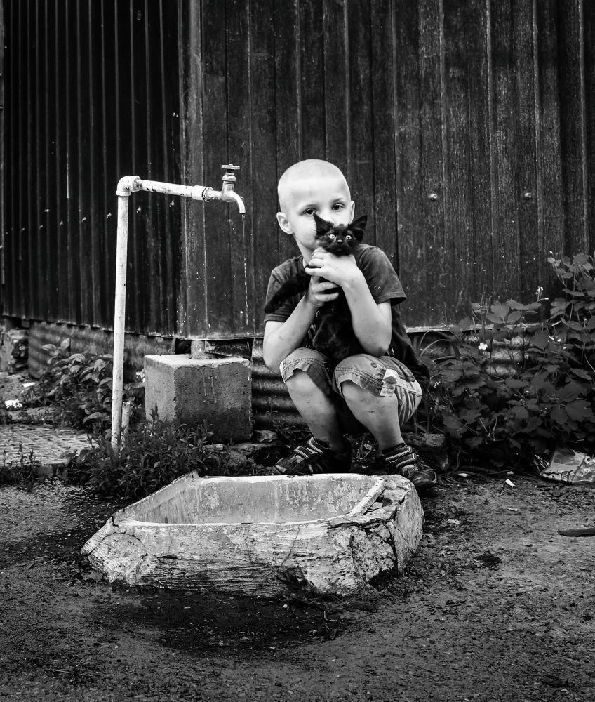 Смотри туда,не видишь,нас снимают