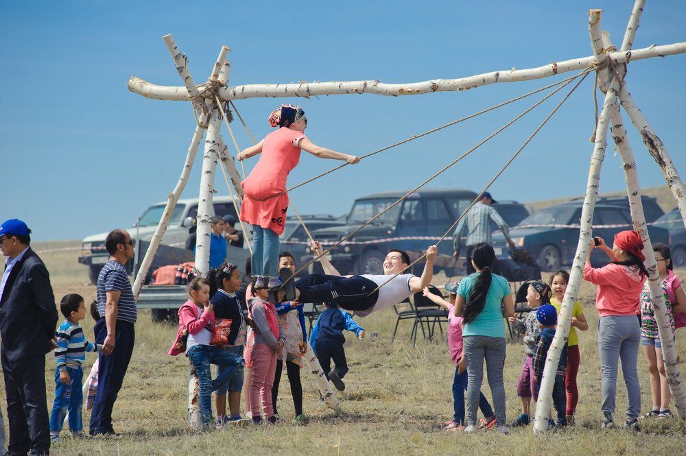 Сельские качели.
