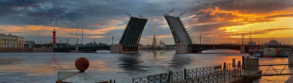 На Петербургом рассвет