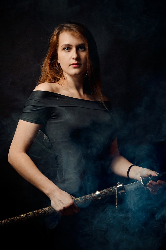 Девушка с катаной