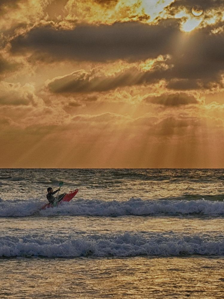 А он мятежный ищет бури.