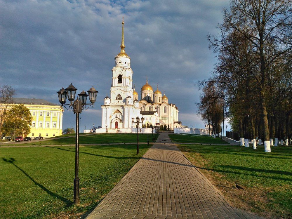 Успенский собор в золотой час