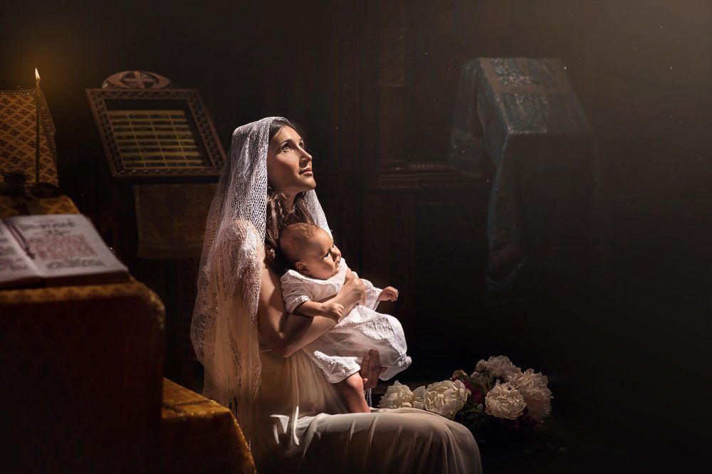 Мать с младенцем