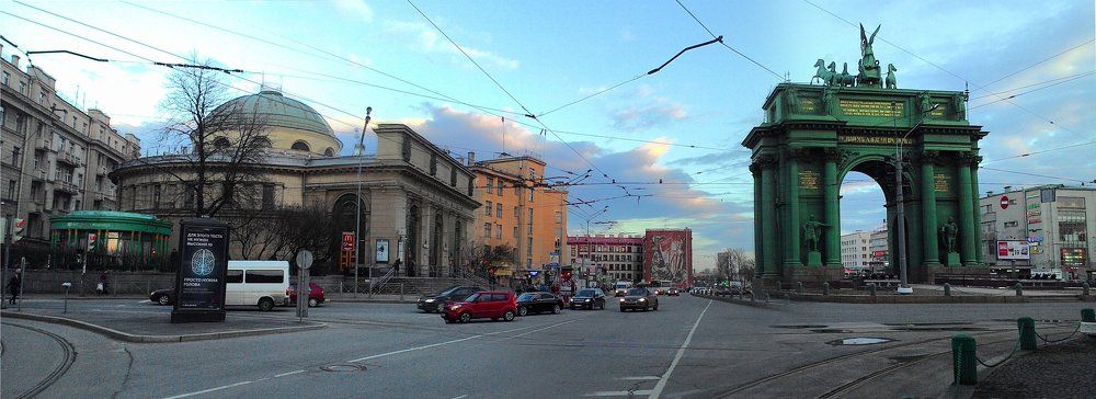 Июнь, Питер. Площадь Стачек.