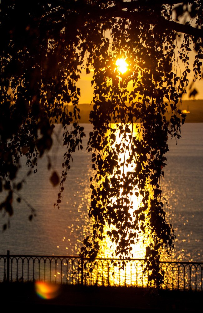 Закат на набережной.