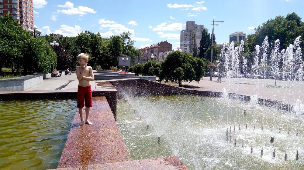 ... наверное справа теплее !?...