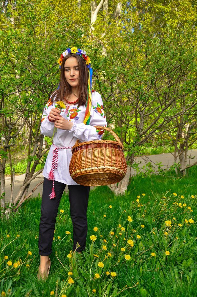 Машенька с лукошком!!