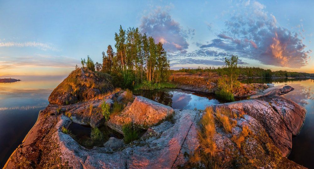 Остров с озером