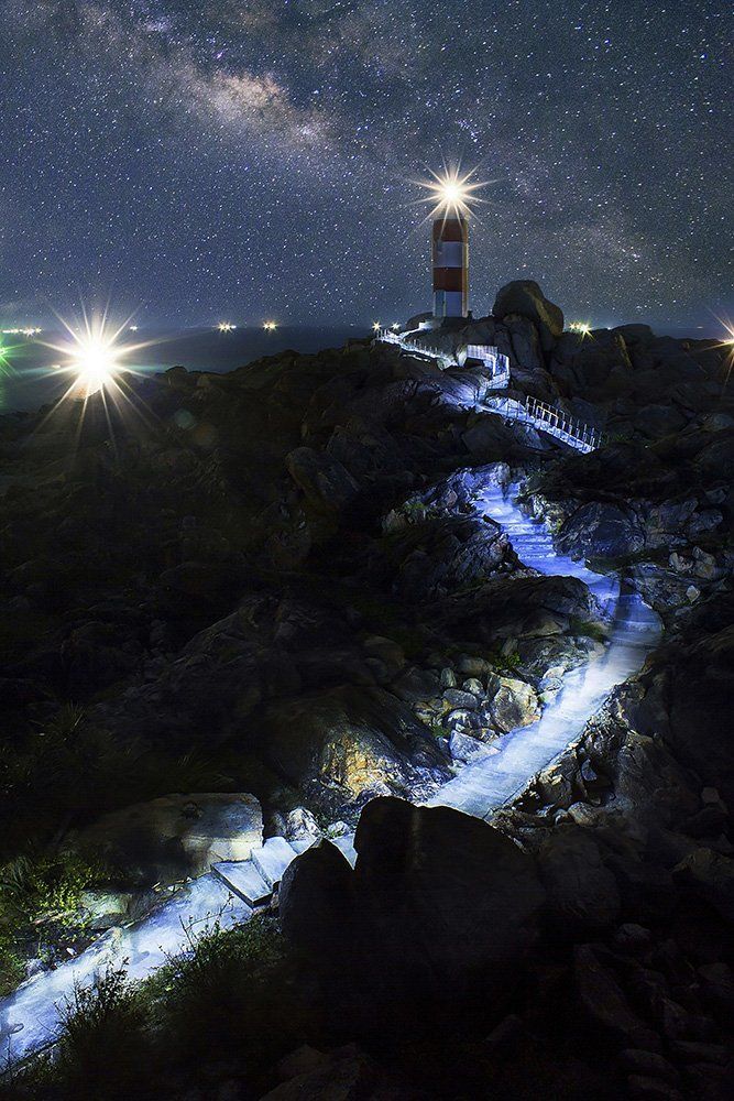Lighthouse lights