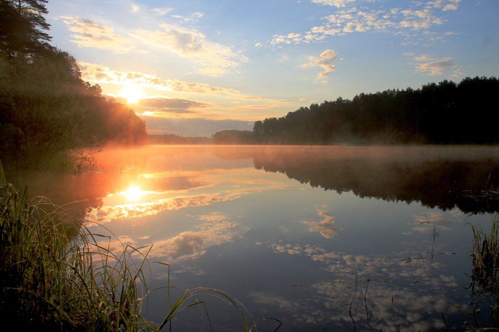 На рассвете в поселке Орел.