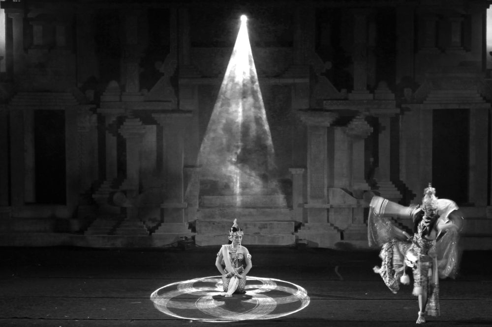 Angels descend from the sky