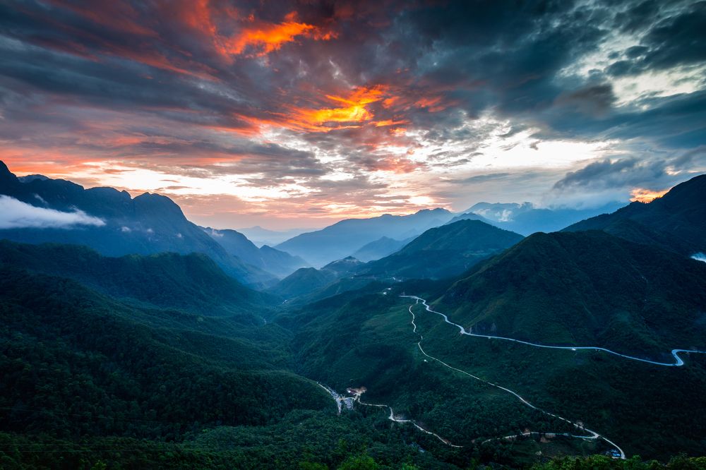Clouds on the mountain