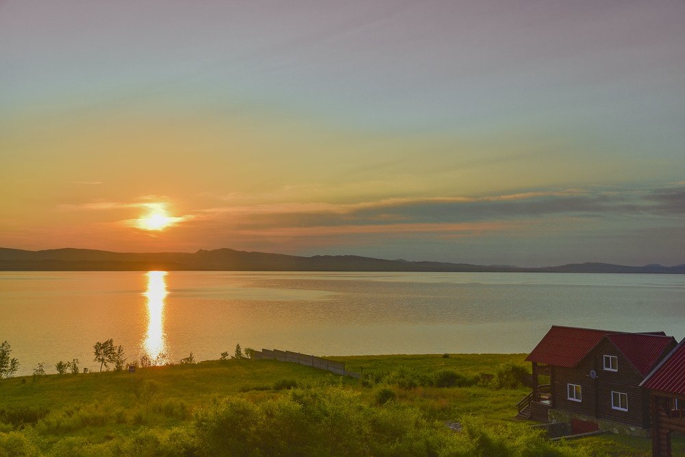 Утро над озером.