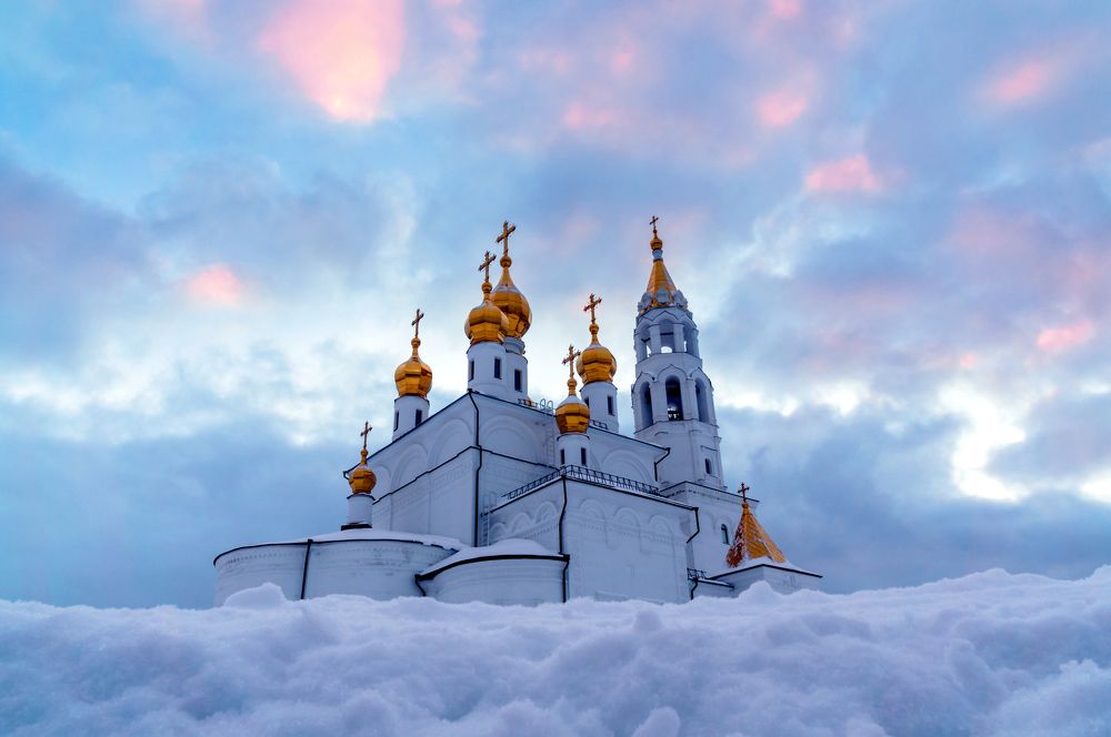 в зимних облаках