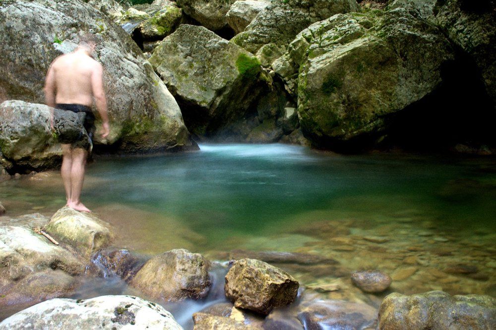 прозрачная, но холодная