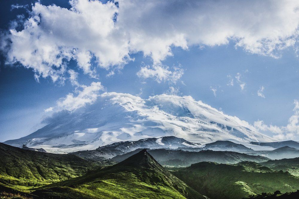 Эльбрус в облаках