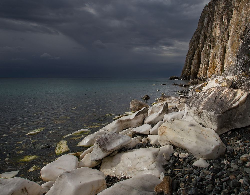 Байкал. Утес Саган-Забы