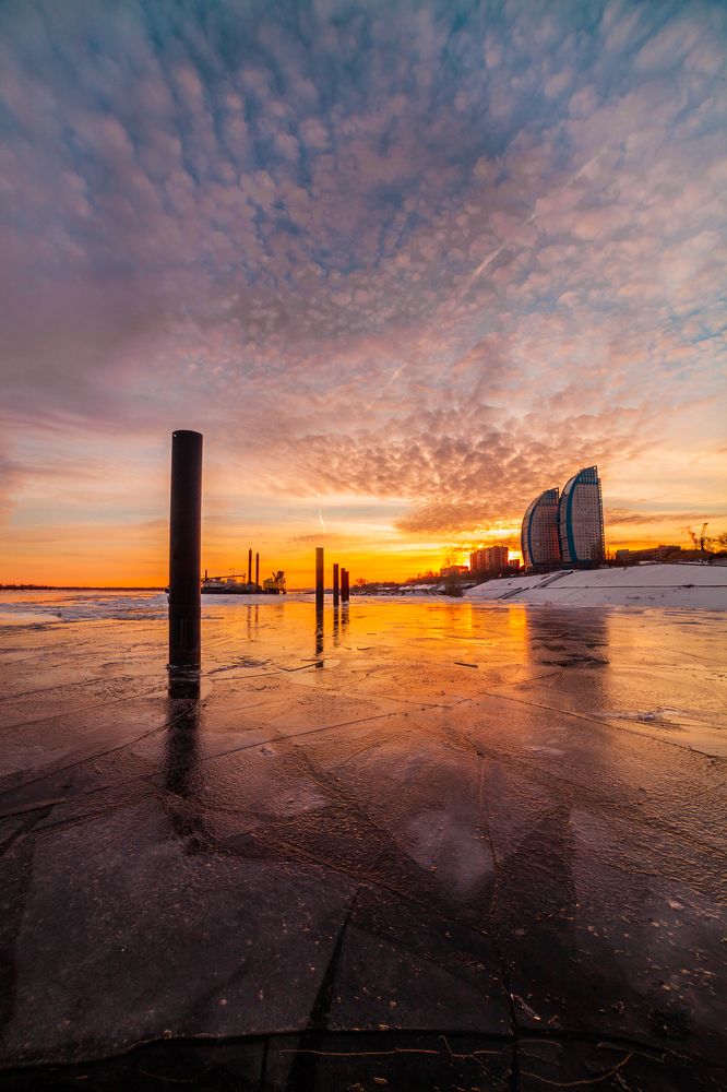 Теплый закат в холодные дни .