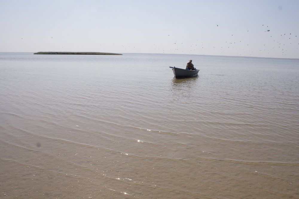 Одинокий рыбак