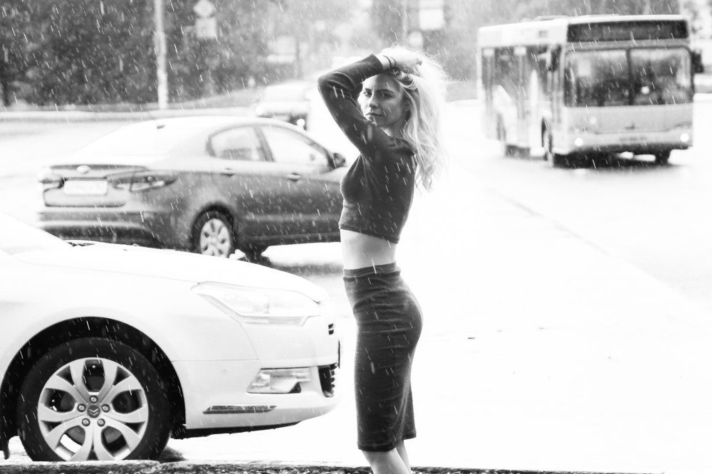 Серое среди белого