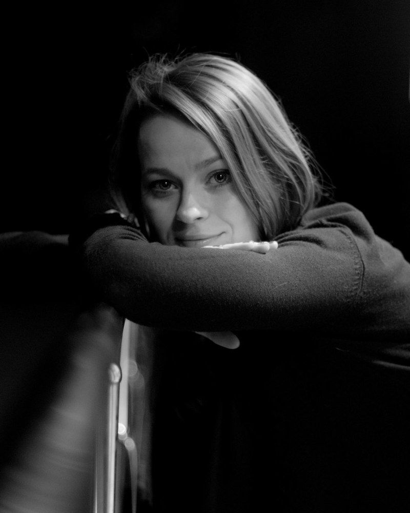 Ночь. Красивая девушка...