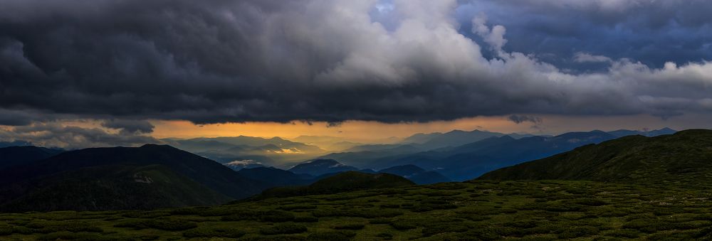Грозовой фронт в Сихотэ-Алинском государственном биосферном заповеднике