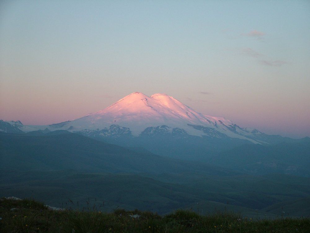 Эльбрус. На рассвете.