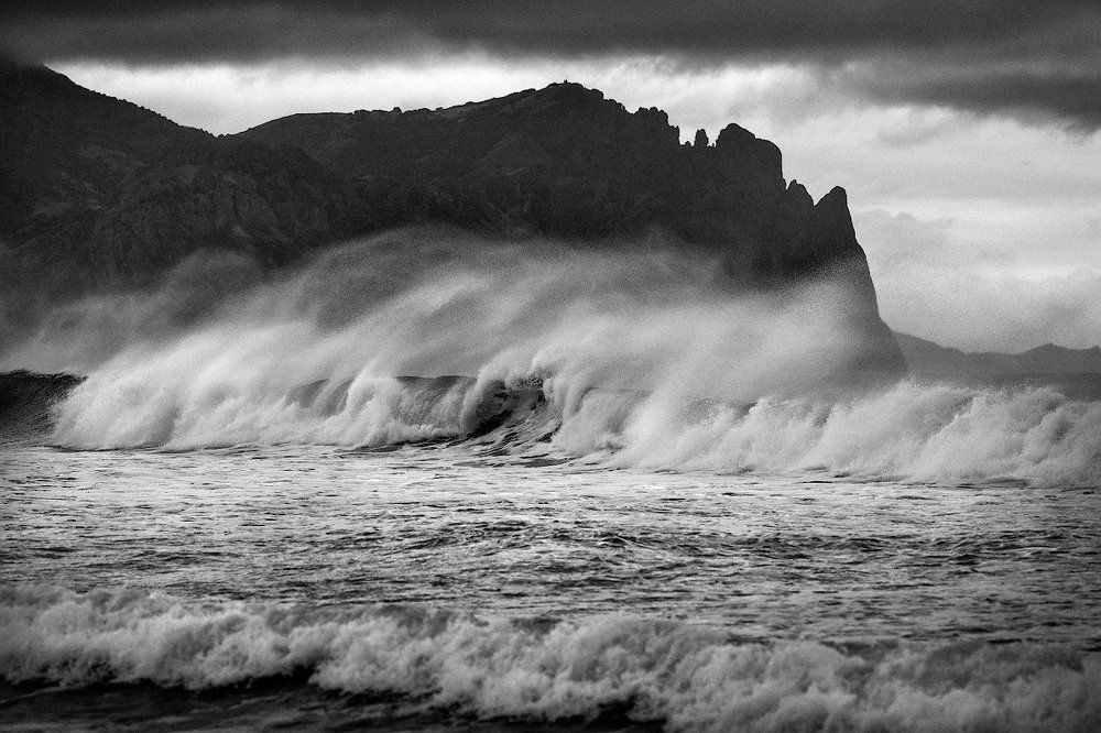 Карадаг сердится