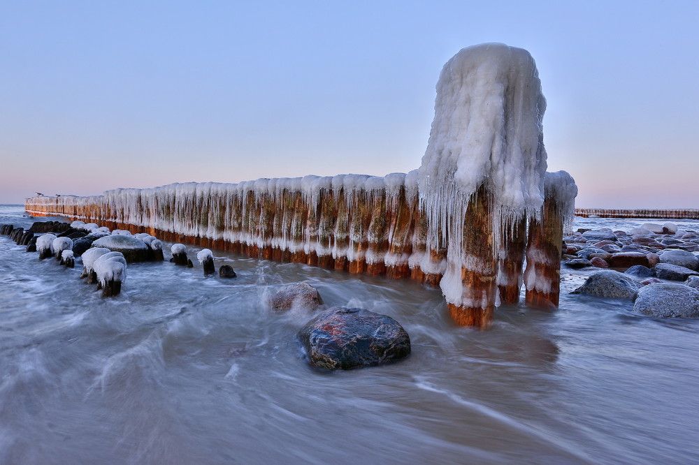 Все равны,как на подбор,c ними дядька Черномор...
